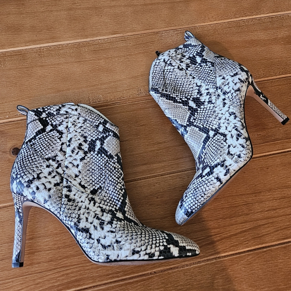 Gianni Bini Snake Print Ankle Booties Pointed Toe Stiletto Heel Zipper Size 6.5M